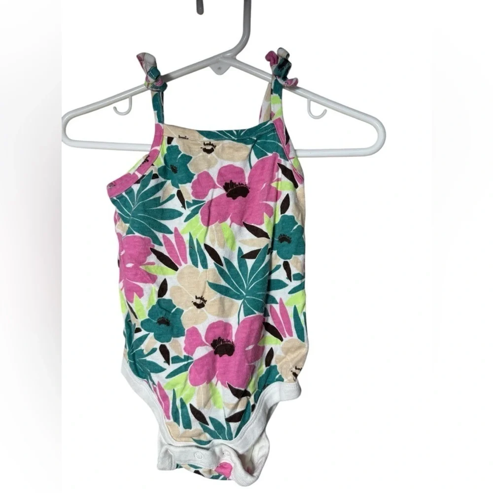 Carters brand bundle Kids  3-6 months old - 18 items for girls